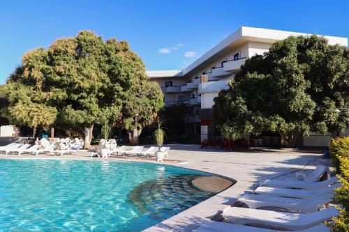 Vila dos Sas Hotel | Pet-Friendly Getaway at Solar das Mangueiras with Pool