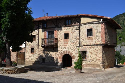Pradillo House | Pet-Friendly SOLAR de 1709: Rated 9.4/10 by Guests