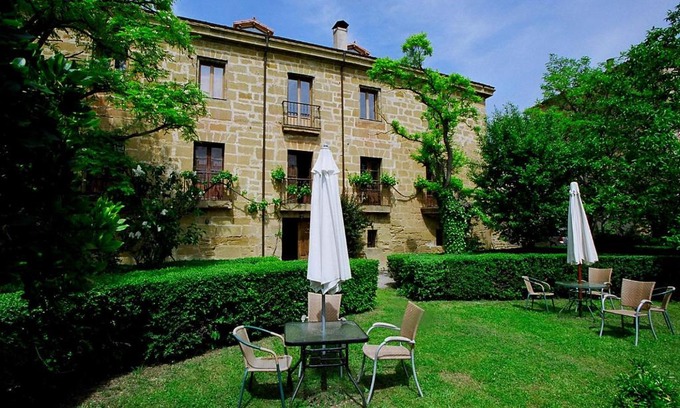 Labastida Apartment | Solar de Quintano: Pet-Friendly Retreat with Breakfast Included