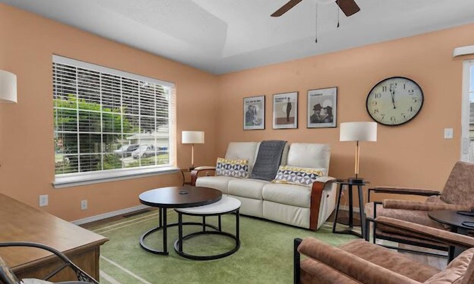 Keizer House | Modern Keizer Half-Plex with Unique Solar Features & Breakfast