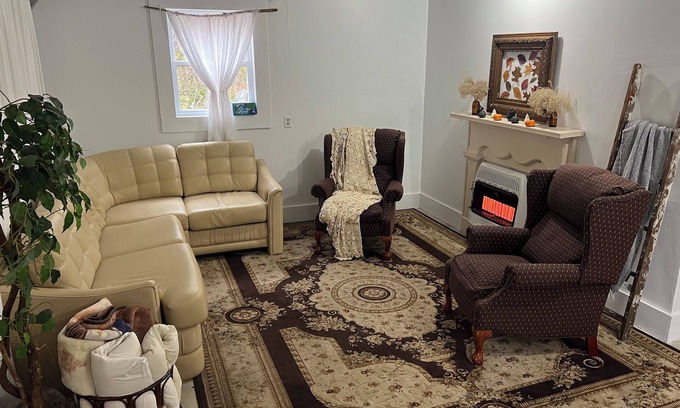Middlebury Bed & Breakfast | Solar powered-Charming 1-Bedroom in Middlebury