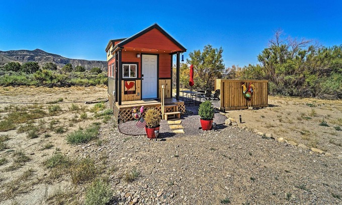 Cortez Apartment | Solar-Powered Tiny Home: Gas Grill & Fire Pit