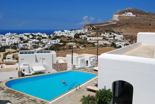 Chora Folegandros Hotel | Experience Solaris: Oceanfront Bliss with Pool Access