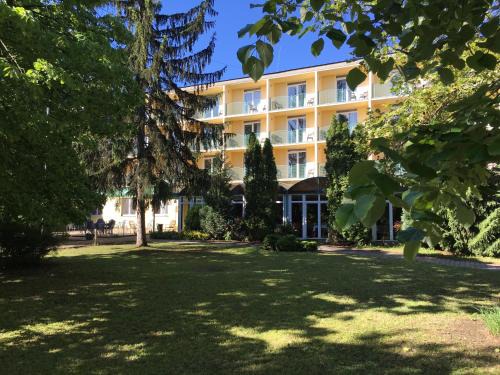 Balatonfoldvar Hotel | Discover Solaris Hotel: Family-Friendly Stay with Hot Tub