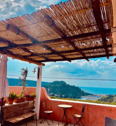 Procida House | Exceptional Sole Chiaro Home: Child-Friendly Retreat