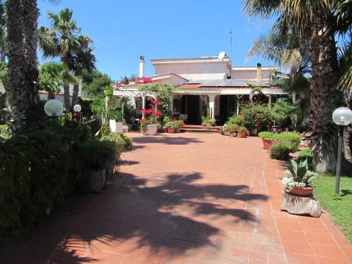 Lecce Bed & Breakfast | Experience Sole e Sale B&B: Pet-Friendly with Ocean Views