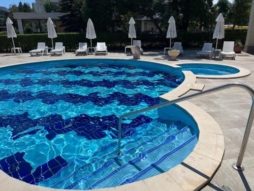 Chaika Hotel | Discover Sole Mar: Pet-Friendly Oasis with Ocean View