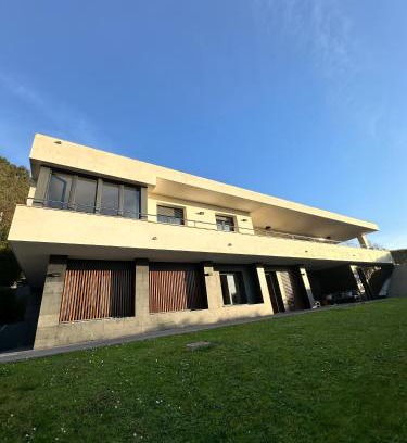 Distrito Rural Este House | Elegant Soleada: Pet-Friendly Oceanfront Oasis with Pool