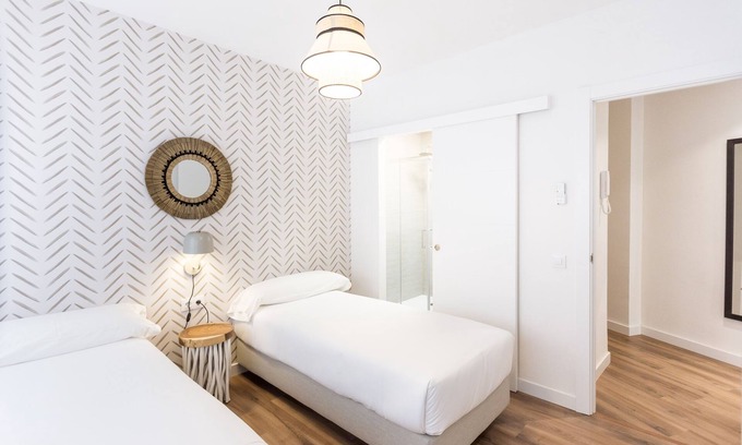 San Roque Apartment | Sunny Family Apartment for 8 with Parking and Spa