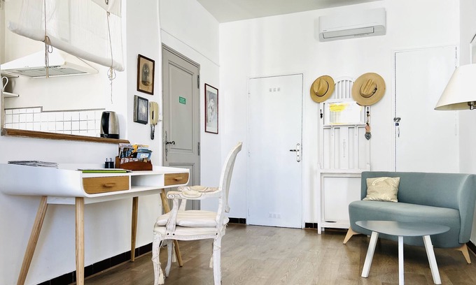 St.-Remy-de-Provence Apartment | Elegant Saint Remy Retreat with Oceanfront Views & Pool