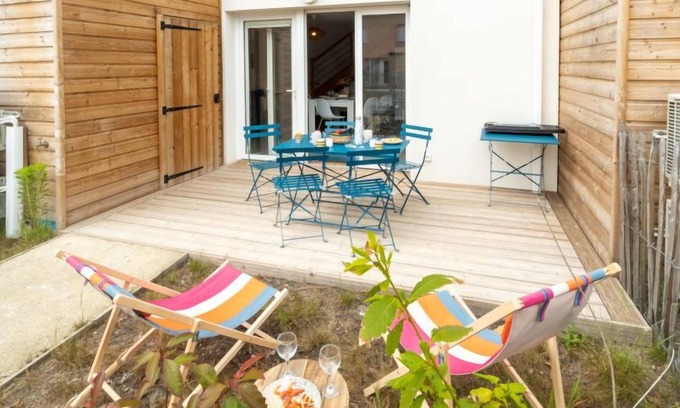 Mimizan-Plage Apartment | Experience Soleil Couchant I03: Oceanfront Retreat with Spa