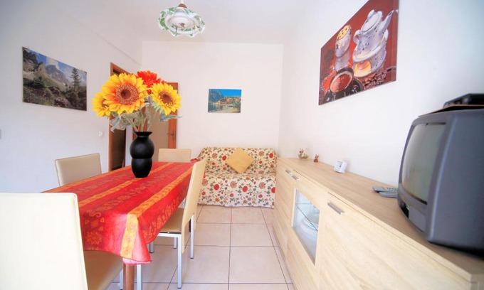Borghetto Santo Spirito Apartment | Comfortable Stay at Solemare: Pet-Friendly & Family Ready