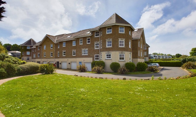 Bembridge Ski Chalet | Beachfront Bliss at Solent Landing No. 12A - Guest Rated 10/10