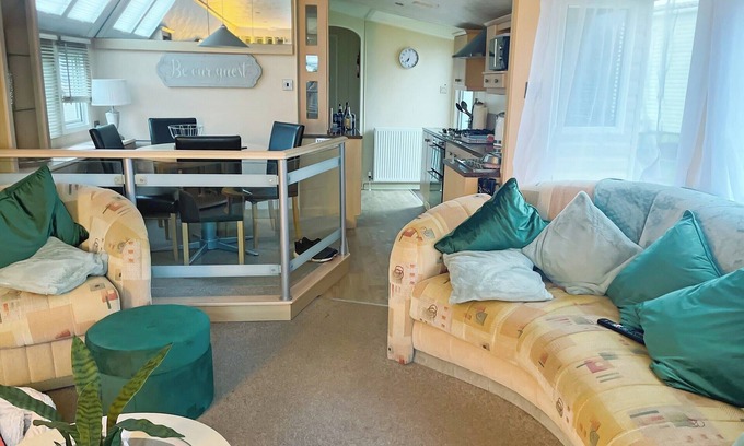Cowes Cottage | Reconnect with Nature at This Idyllic Countryside Retreat