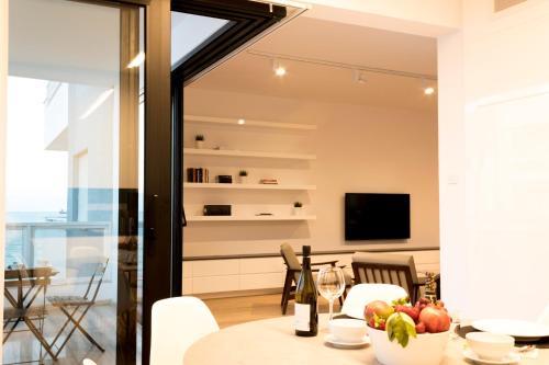 Potamos tis Germasogeias Apartment | Inviting Solferino 67 West - Oceanfront Pool Retreat