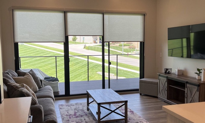 Manhattan Condo | Premier Solheim 2 BR Condo with Pool & Ocean View