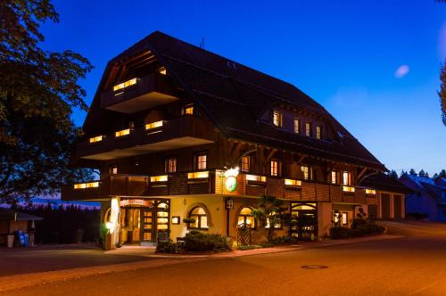 Ehlenbogen Hotel | Experience Solhof-Schömberg: Oceanfront & Pet-Friendly Stay