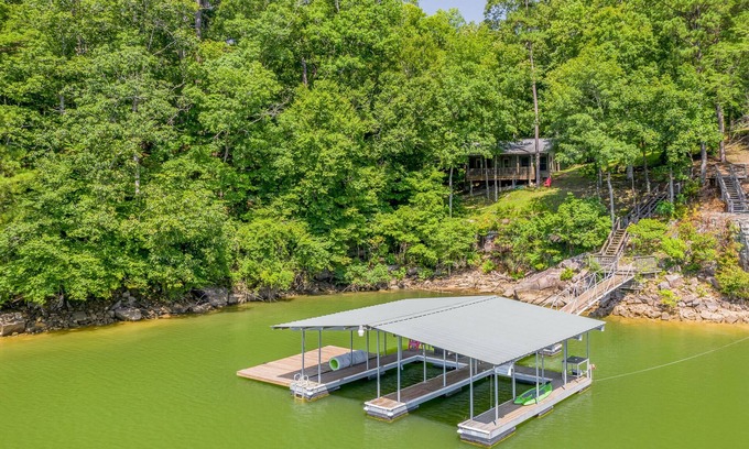 Crane Hill House | Cozy Pet-Friendly Cabin Steps from Trident Marina