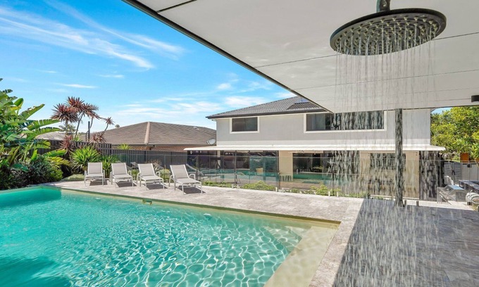 Wamberal House | SOLIS | pool, wifi, aircon| Accom Holidays