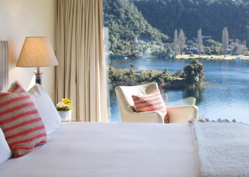 Lake Tarawera Cabin | Elegant Solitaire Lodge: 5-Star Stay with Hot Tub Access