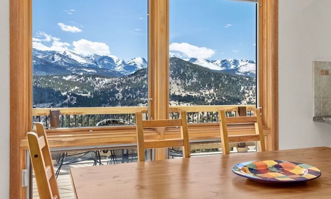 Windcliff Estates House | Explore Solitude Vacation Home at Windcliff - Pet Friendly Stay