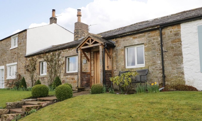 Brampton Cottage | SOLPORT VIEW COTTAGE, pet friendly in Brampton, Cumbria