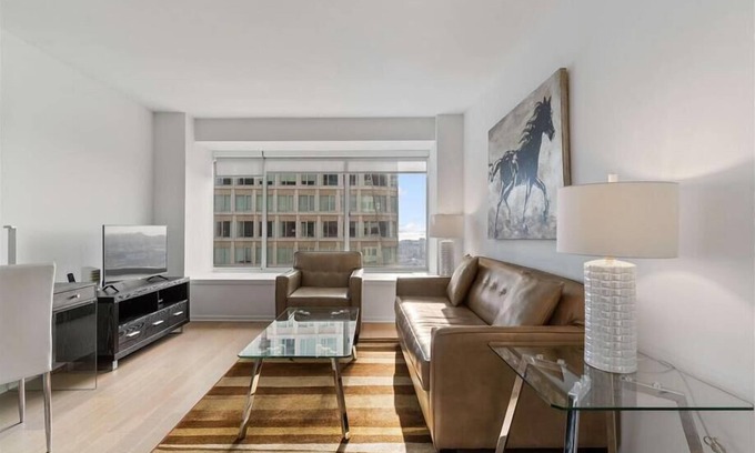 Downtown San Francisco Apartment | Modern SoMa 1 BR: Wi-Fi, Pool & Pet-Friendly Amenities