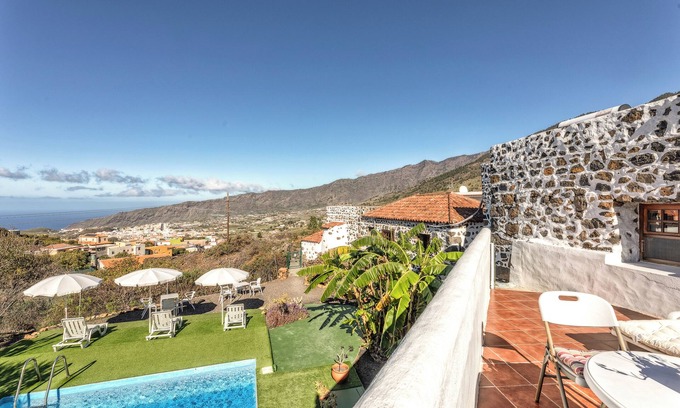 El Paso Cottage | Sombrero de Pico B, El Paso, with shared pool