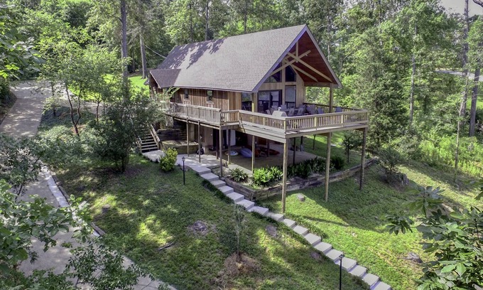 Negreet House | Discover Y Knott?! Lakefront Retreat with Boat Launch Access