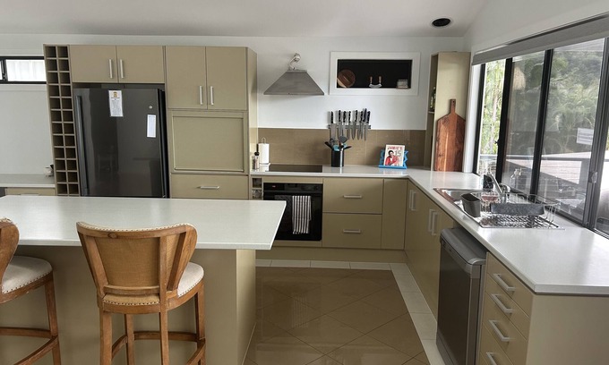 Somerset Dam House | Top-Rated Somer Get Away with Family-Friendly Amenities