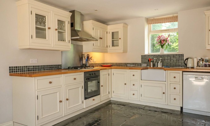 Chippenham Cottage | Family-Friendly Somerford Cottage with Cozy Open Fire