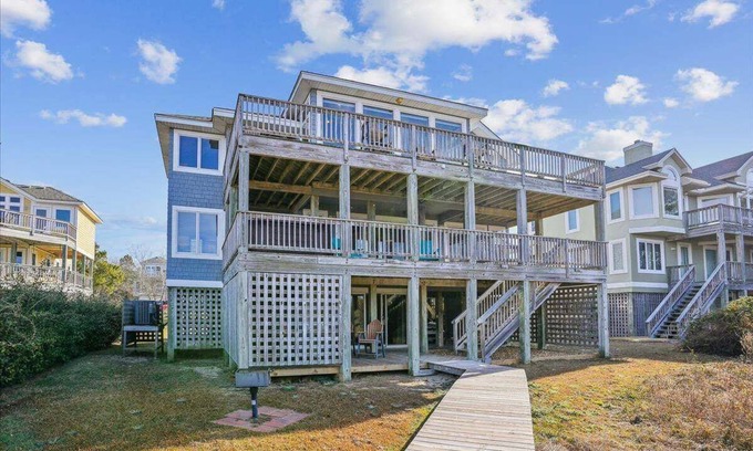 Monteray Shores House | Dog-Friendly Soundfront Home with Hot Tub & Kitchen