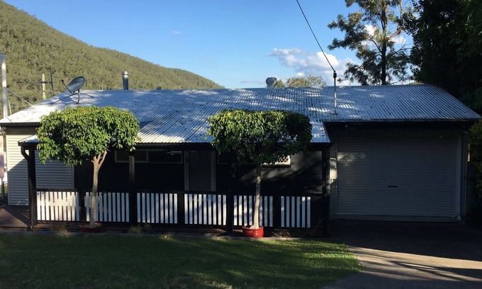 Somerset Dam Cottage | Somerset Dam Cottage