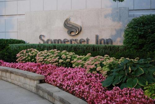 Troy Hotel | Discover Somerset Inn Troy: 9/10 Rated with Family Amenities