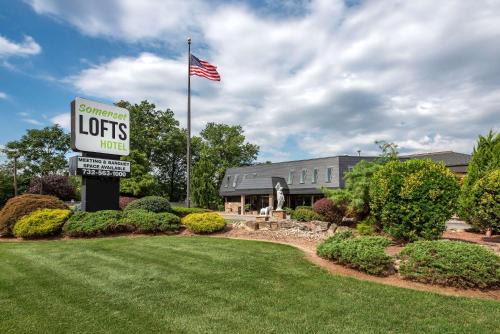 Somerset Hotel | Family-Friendly Somerset Lofts with Hot Tub Access