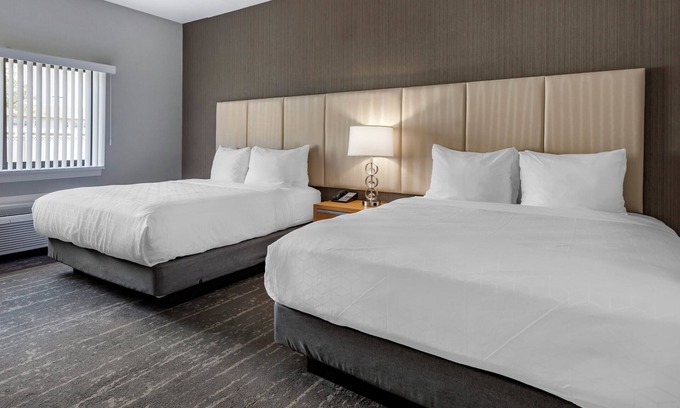 Somerset Hotel | Cozy Somerset Lofts: Family-Friendly with Spa & Dining Options