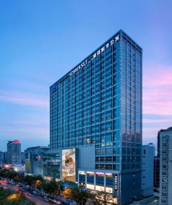 Qiao Kou Apartment | Elegant Somerset Wusheng Wuhan with Hot Tub & Kitchen