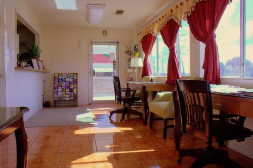 Somerville Hotel | Pet-Friendly Somerville Inn and Suites for Family Getaways