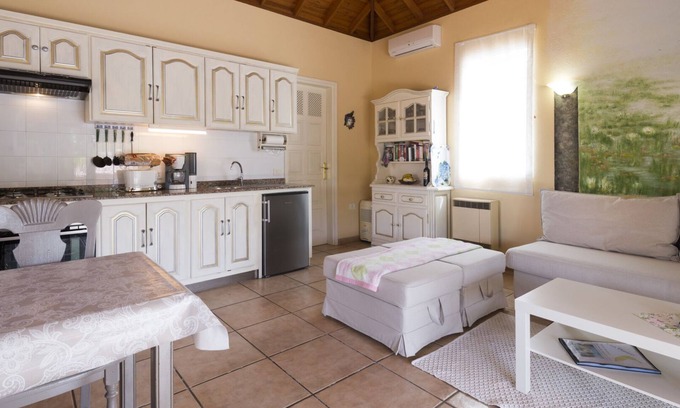 Los Llanos de Aridane House | Tranquil Garden Retreat with Ocean Views & Pool Access