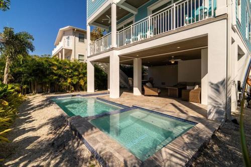 Bradenton Beach House | Discover Somewhere in the Sun with Oceanfront Views