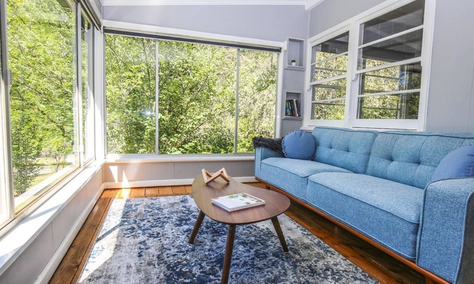 Bright Cottage | Bright Sommer Cottage with Ocean View & Family-Friendly Amenities