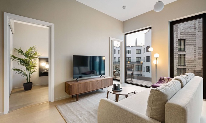 Frogner Apartment | Indulge in Sommerro Oslo: Top-Rated with Pool & Breakfast
