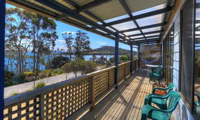 Murdunna House | Relaxing Sommers Bay Beach House with Ocean View Amenities