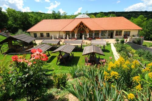 Bonnya Hotel | Relax at Somogy Kertje Üdülőfalu with Spa & Pool Access