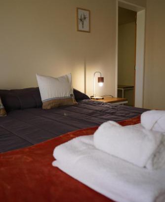 El Calafate Apartment | Top-Rated Somos Punto Aparts with Hot Tub & Fireplace