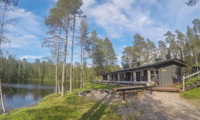Rukatunturi House | Relaxing Escape at Sompsanniemi with Lake View & Spa