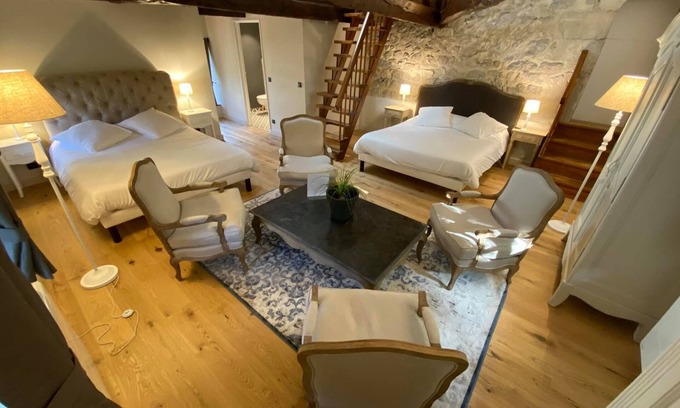Cruet Bed & Breakfast | Elegant Rooms in a Historic Château for Family Getaways