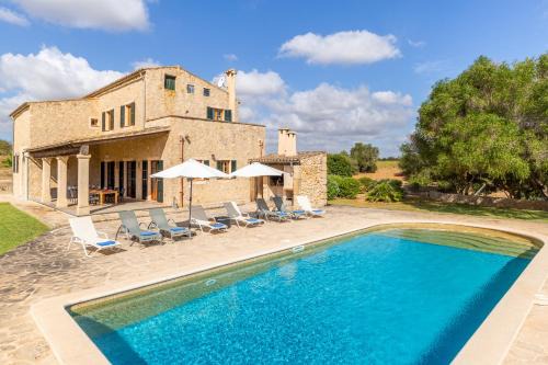 Algaida Villa | Experience Son Mesquida d'Abaix: Poolside Family Retreat