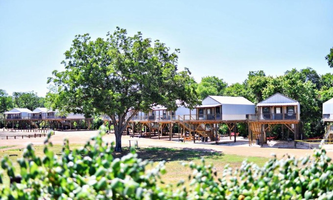 Sutherland Springs House | Romantic Retreat at Son's Rio Cibolo Birdhouse Cabin #17