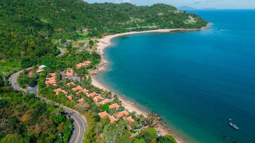 Son Tra Resort | Relax at Son Tra Resort & Spa Danang: Beachfront Bliss